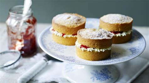 Meanwhile sift or whisk the sifted flour with the baking. Mini Victoria sponge cakes recipe - BBC Food