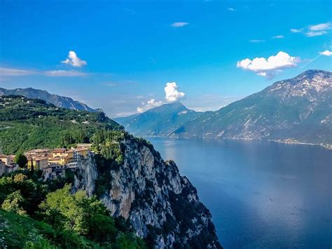 Please inform la terrazza sul lago in advance of your expected arrival time. Terrazza del Brivido - viste spettacolari sul Lago di Garda