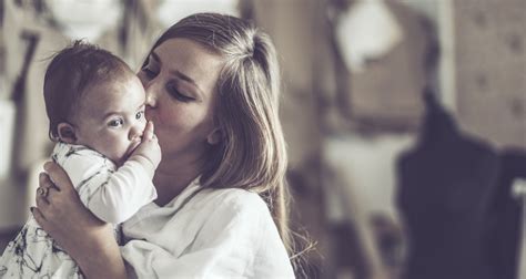 Wann wird der kinderwagen gekauft und das babybettchen ausgesucht? Erstausstattung fürs Baby: Wann muss was angeschafft werden?