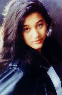 Nike ardilla was born on december 27, 1975 in bandung, indonesia as raden rara nike ratnadilla kusnadi. Biografi Nike Ardilla - Ratu Rock Indonesia