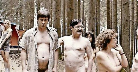 Film gisteren zijn de opnames van 'de patrick' van start gegaan, een tragikomische film die zich afspeelt op een naturistencamping. 'De Patrick' | Film | Telegraaf.nl