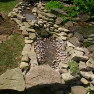 Es ist oft nicht ganz einfach, wenn man einen garten selber planen und anlegen möchte. Wasserlauf Bachlauf im Garten selbst anlegen