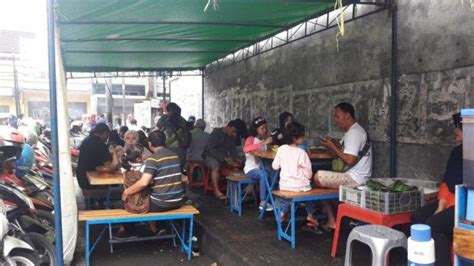 Lowongan kerja terbaru cilegon dan sekitar banten lulusan sma smk d3 s1 semua jurusan di tahun 2021. Aji Bisa Habiskan Tiga Piring Nasi Ikan Peda Bungkus Daun ...