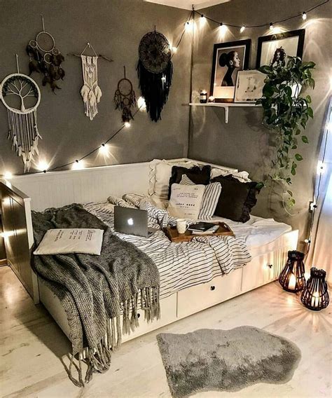 Finding ways to spice up a sexless relationship is possible, and a physical intimacy can be regained. The easiest way to make your dorm room look cool in 2020 ...