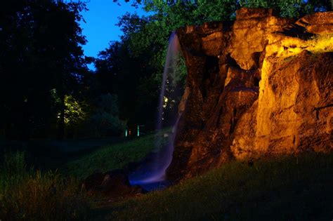 Das flächenland hat etwa 2,19 millionen einwohner. Märchenhafter Wasserfall im Schlosspark von Tangerhütte ...