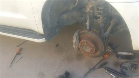 Toyota sequoia kan være tidskrævende. 2010 toyota sequoia 5.7 starter replacement - YouTube