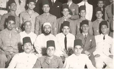 Riwayat ringkas 5 hasan al banna, majmu'atur rasail kumpulan risalah dakwah hasan al banna, (al i'tishom, 2012, hal. Hasan Al-Banna: Sang Murabbi Ummah - Indahnya Islam