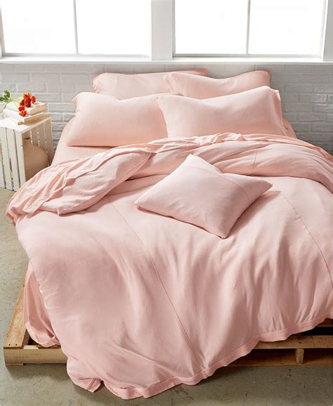 Express your individual style with calvin klein. Calvin Klein Julian Pink Duvet Covers & Reviews - Bedding ...