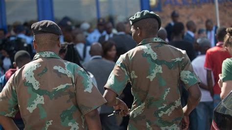 De la wikipedia, enciclopedia liberă. Sudáfrica desplegará el Ejército para poner fin a los ...