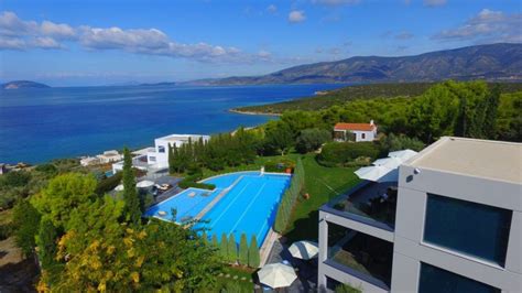 3+1 rooms 3 bathrooms, 1267sf, partly furnished, klcc view, rm2400 per month available form september. Villa for rent near the beach in Peloponnese, Greece PEL134