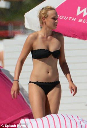 Lots of excitement and joy as i am ready to go earlier than we imagined paris, see you soon! Stan Wawrinka and girlfriend Donna Vekic relax on beach ...