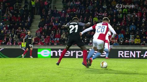 Ljepotica večeri odigrana na madrigalu, tottenham u londonu nije dopustio iznenađenje. Evropská liga UEFA: SK Slavia Praha - Sevilla FC — Česká ...
