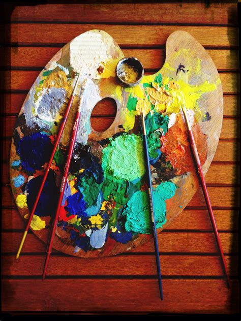 Look for comfort a brush should feel good in your hand, so the size recommendations above. How to Clean an Acrylic or Oil Paint Palette