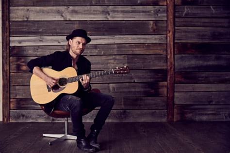 Johannes oerding tabs, chords, guitar, bass, ukulele chords, power tabs and guitar pro tabs including alles brennt, morgen, magneten, für immer ab jetzt, an guten tagen. Johannes Oerding im Interview - t.akt Magazin