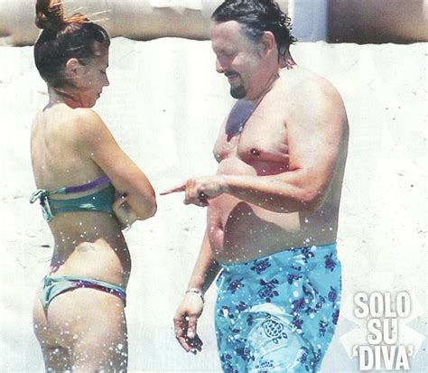 Benvenuto nella pagina della sezione vip dedicata a enrico brignano! Enrico Brignano e Flora Canto, vacanze con la figlia ...