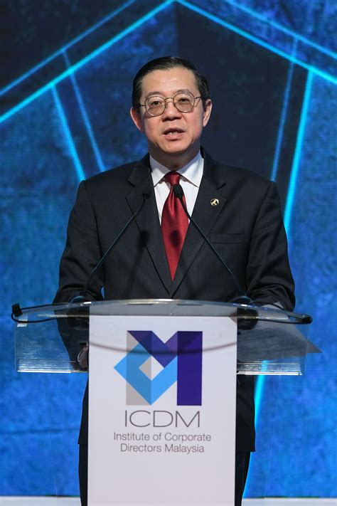 Lim guan eng , dilahirkan pada 8 disember 1962 di johor bahru, johor merupakan bekas menteri kewangan malaysia dan juga bekas ketua menteri pulau pinang.1 beliau juga merupakan ahli dewan undangan negeri air putih, ahli parlimen bagan dan setiausaha agung parti tindakan demokratik. ICDM