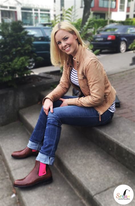 Isabel emilia edvardsson (born 22 june 1982) is a swedish dancer. Profitänzerin Isabel Edvardsson trägt Serfan Chelsea-Boots