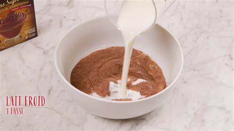 Decadent and delicious, our double chocolate premium mousse is hard to resist. Fondue au chocolat pour deux avec la Mousse suprême double ...