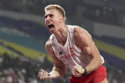 Piotr lisek zajął szóste miejsce w finale skoku o tyczce podczas igrzysk olimpijskich w tokio. Piotr Lisek z brązowym medalem mistrzostw świata. To drugi ...