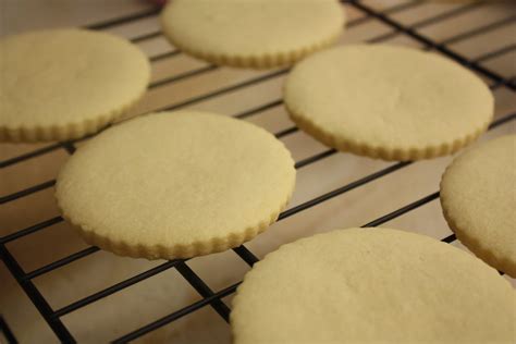 This simple dough bursts with buttery goodness and makes the perfect base for delicious cookies. Deeelish By Mish: SUPER EASY & delicious Irish shortbread ...