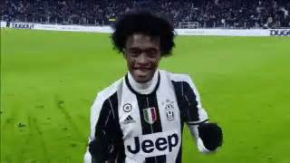 Pada babak pertama, kedua tim menampilkan tempo permainan cepat. Juve Inter, la Cuadrado Dance