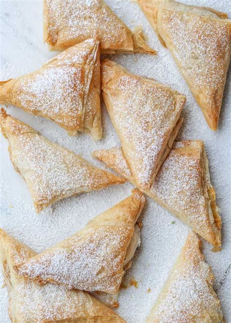 A serving of phyllo dough is 1 ounce, or about 1 1/2 sheets, and it contains 85 calories. I am so excited to not only be using filo for the first ...