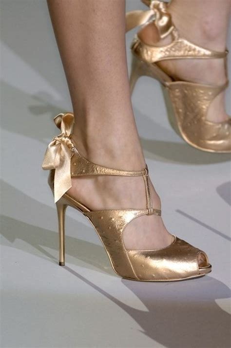 50 Beautiful Golden High Heels That Glisten In Passion ⋆ BrassLook