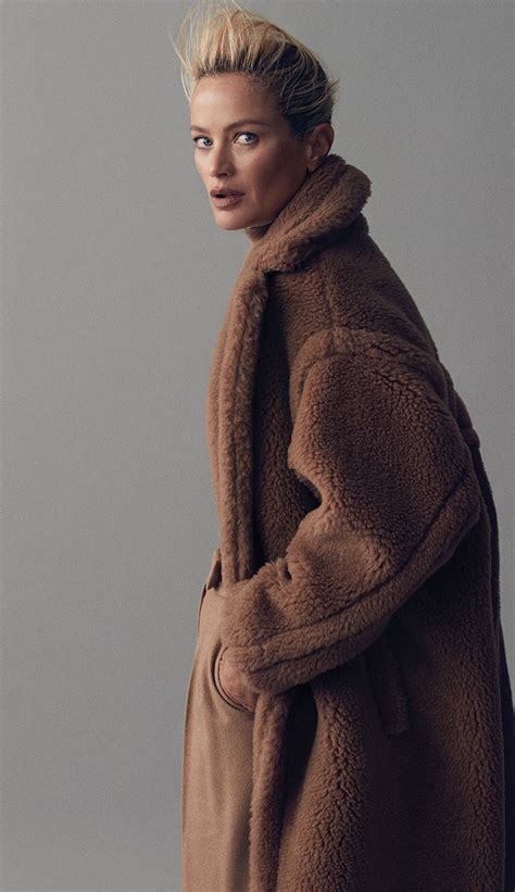 Max mara's iconic 'teddy bear' coat has been seen on fashionable women like hailey bieber, karlie kloss and eva chen since it first debuted in 2013, so you'll be in good company. Teddy Bear Coat | Icon Coat | Max Mara