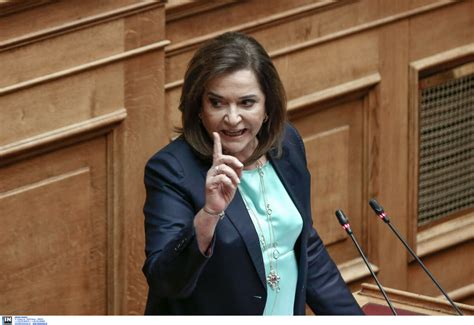 Η ελένη μενεγάκη συνάντησε την ντόρα μπακογιάννη στο πολιτικό της γραφείο για μια συνέντευξη διαφορετική από τις άλλες, καθώς δεν μίλησαν καθόλου για πολιτική. Ντόρα Μπακογιάννη: Ψήφισε με τα... εγγονάκια της! - Ειδήσεις