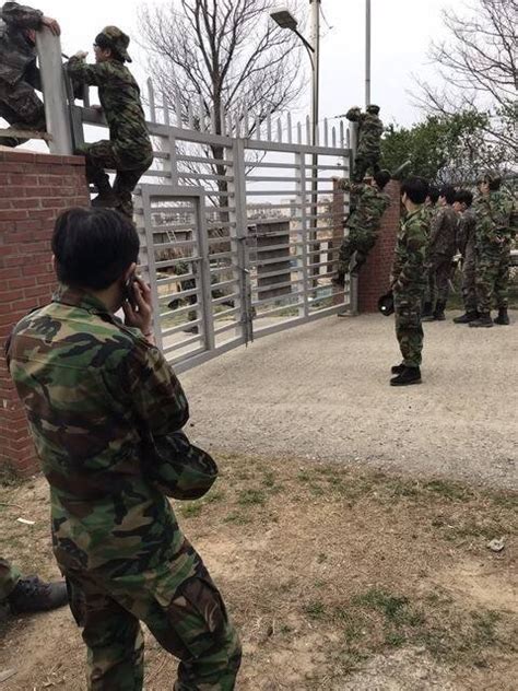 여섯 시간짜리 예비군 훈련을 앞두고 훈련 대리 참가 사례가 적발됐습니다. 예비군 레전드 짤.jpg - 유머/이슈/정보 - 에펨코리아