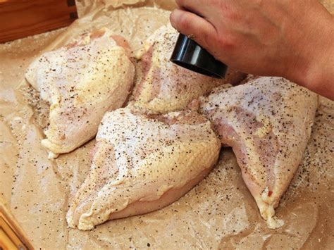 Beginilah cara membuat sop iga yang enak dan sederhana yang penasaran : Cara Membuat Ayam Goreng Tulang Lunak, Pas Buat Makan Malam