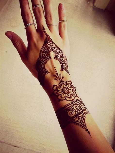 In the early stages of your tattoo, water is the enemy. DIY INSPIRATION | HENNA TATTOO | Fancy Made