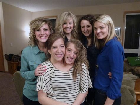 There are many ways that conjoined twins can be connected. Abby and Brittany Hensel Dating, Net Worth 2020, Bio ...