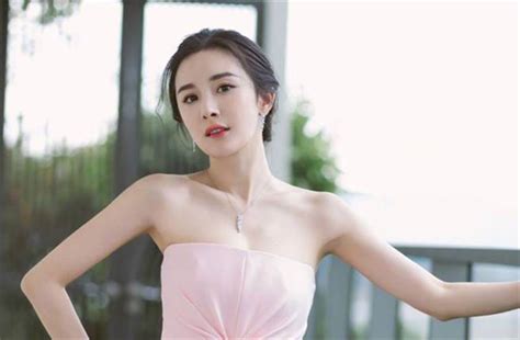 She is married to hawick lau 劉愷威 and can be seen opposite wallace huo 霍建華 in the fatal countdown: 娛樂8點半》美人卻遭爆腳臭、整形和被出軌!楊冪爆密戀鮮肉男星卻噤聲 - 娛樂 - 中時新聞網