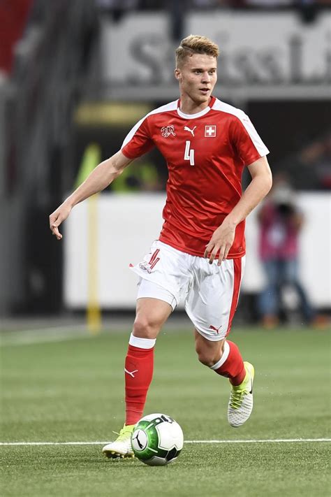 Nico elvedi scores the opening goal for borussia monchengladbach. IFM - International Football Management GmbH, Winterthur