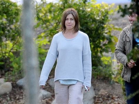 Jennifer aniston pokies in white wifebeater with jimmy kimmel. Jennifer Aniston ungeschminkt und ungewaschen | Promiflash.de