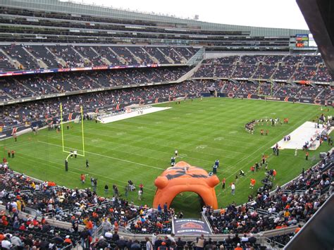 Dedicated as a memorial to world war i soldiers, the colonnaded stadium known as soldier field. Soldier Field - Stadiony.net