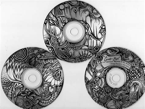 The paper is rolled, looped, curled, twisted and otherwise manipulated to create shapes which make up designs to decorate greetings cards, pictures, boxes, eggs, and to make models crafts with cds. 24 Brilliant Upcycled CD Crafts Ideas for Home Decoration