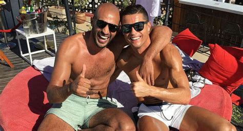 The pair seemed to have taken their friendship to the next level during their recent trip to. Cristiano Ronaldo è gay e sta con Badr Hari: lo dicono ...