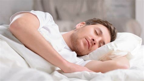 * ومن رأى في المنام انه اصاب فأرة من بين عدد من الفئران دلت الرؤيا ان صاحبها سيصيب امرأة قليلة الخير والاحسان او امرأة فاسدة. كلام الميت للحي في المنام , تعرف علي التفسير - دلع ورد