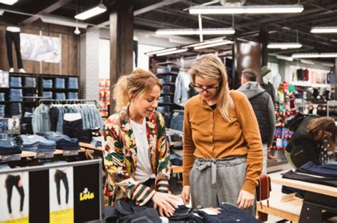 Get the inside scoop on jobs, salaries, top office locations, and ceo insights. L'Équipeur revampe sa boutique des galeries d'Anjou et l ...