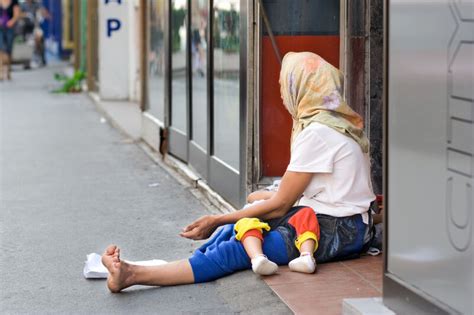 Allerdings nur so weit, dass sich kollegen nicht belästigt fühlen. ᐅ Wann betteln in Deutschland erlaubt und wann verboten ist