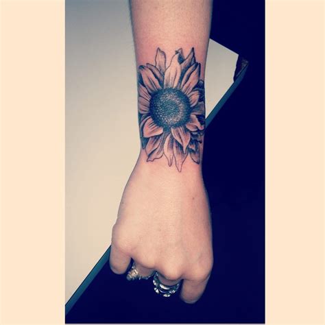 With these meanings added to the beauty of the sunflower, it's not surprising to know that people want a tattoo of it. My new sunflower wrist tattoo | Wrist tattoos for women ...