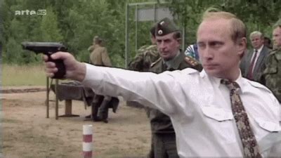 Für zahlreiche todesopfer wird er deshalb mitverantwortlich gemacht. vladimir putin president gif | WiffleGif