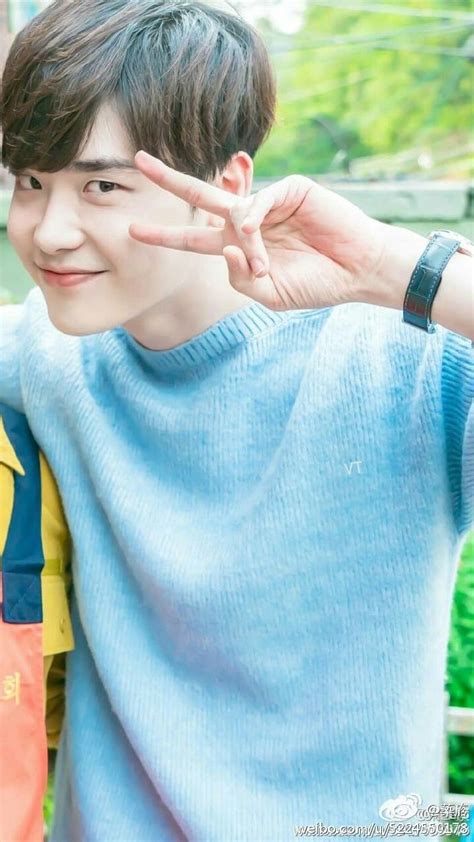 Ancak bütün bunların altında kırılgan bir kalbi vardır. 2016 LEE JONG SUK WEIGHTLIFTING FAIRY KIM BOK JOO ...