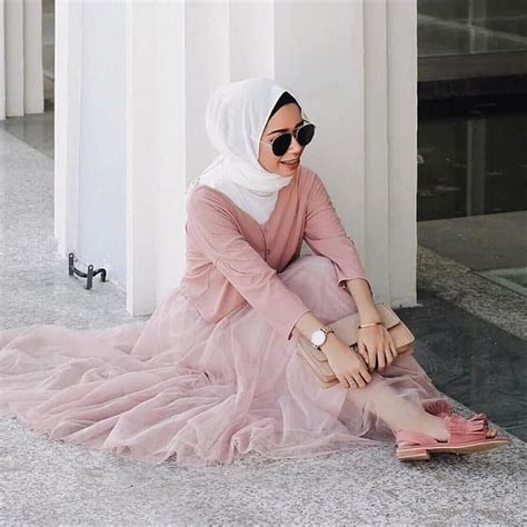 Contoh gambar baju kebaya brokat kombinasi rok tutu ini bisa kamu lihat pada gambar diatas atau pada gambar berikut ini. Hijab Ootd Rok Tutu | Hijaber Gallery