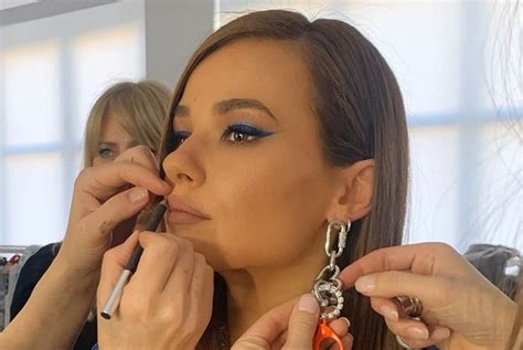 Natalia szroeder spędziła dzieciństwo bez. Natalia Szroeder w pięknym makijażu, ale fanka zwróciła ...