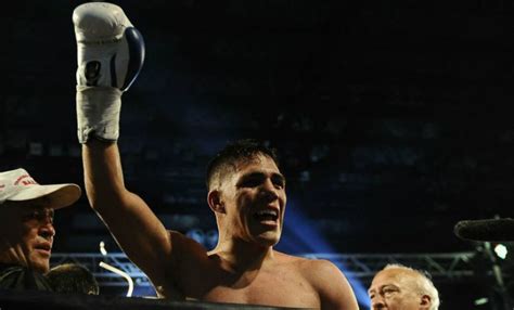 El argentino brian castaño, campeón superwelter omb, enfrentará esta noche en pelea unificatoria al estadounidense jermell charlo, monarca amb, cmb y fib de la categoría, en una pelea que lo puede consagrar como el. Confirman la pelea de Castaño y Lara por el campeonato mundial