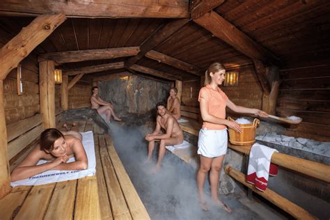 #worldslargestspa #thermeerding ⤵️ alle wichtigen infos zur teilweisen wiedereröffnung im überblick: 10 der schönsten Saunawelten in Deutschland • TouriSpo Magazin