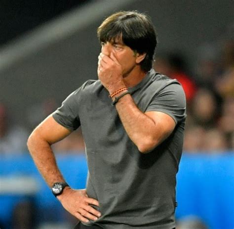 Jogi löw hat eier in der hose. sp-Fußball-EM-2016-DFB-Löw-Hose-Reaktion-Meldung: Hosen ...